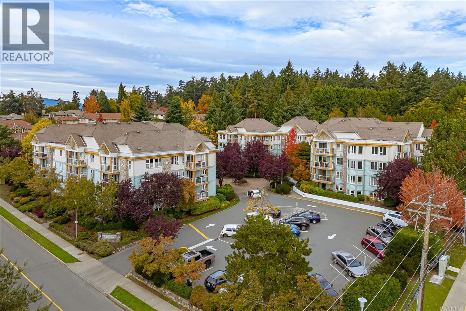 211 490 Marsett Place, Saanich