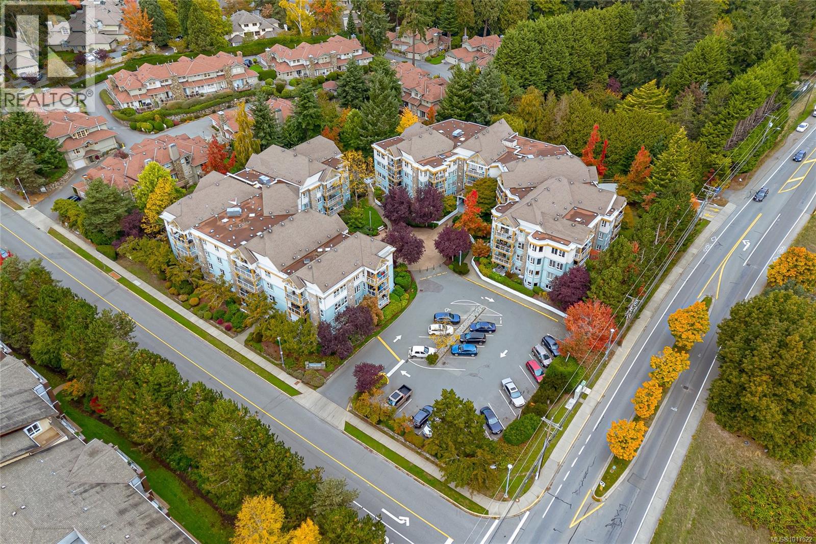 211 490 Marsett Place, Saanich