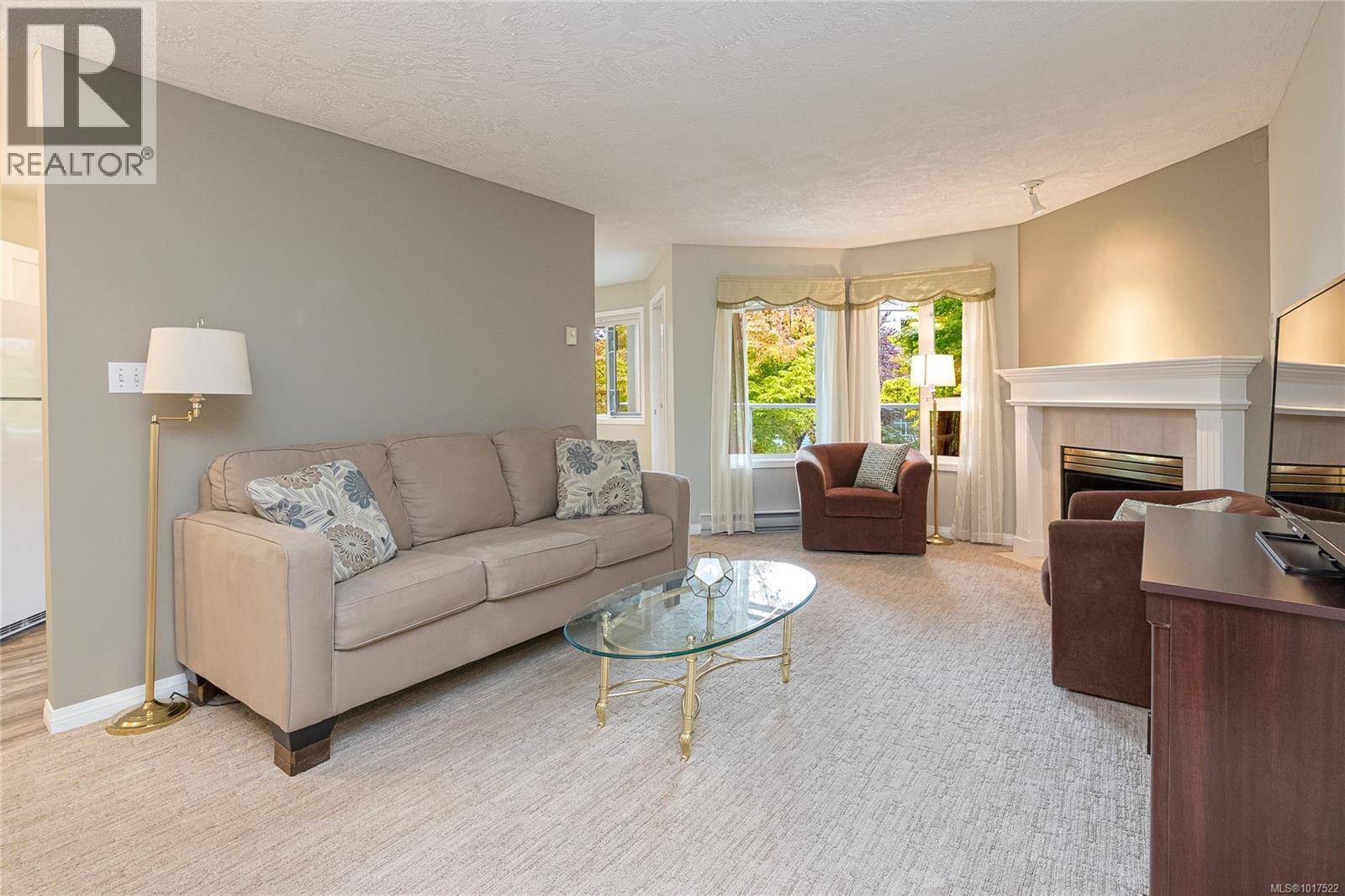 211 490 Marsett Place, Saanich