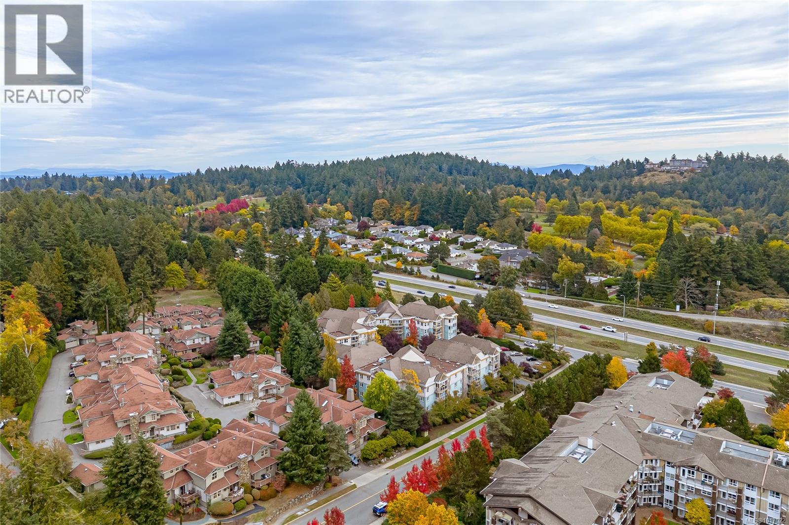 211 490 Marsett Place, Saanich