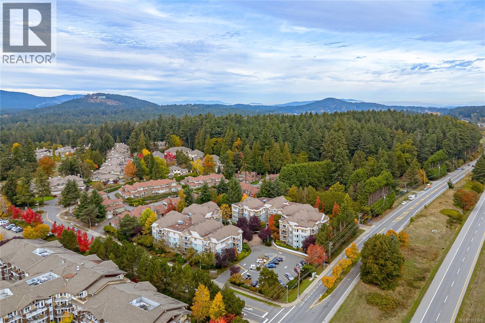 211 490 Marsett Place, Saanich