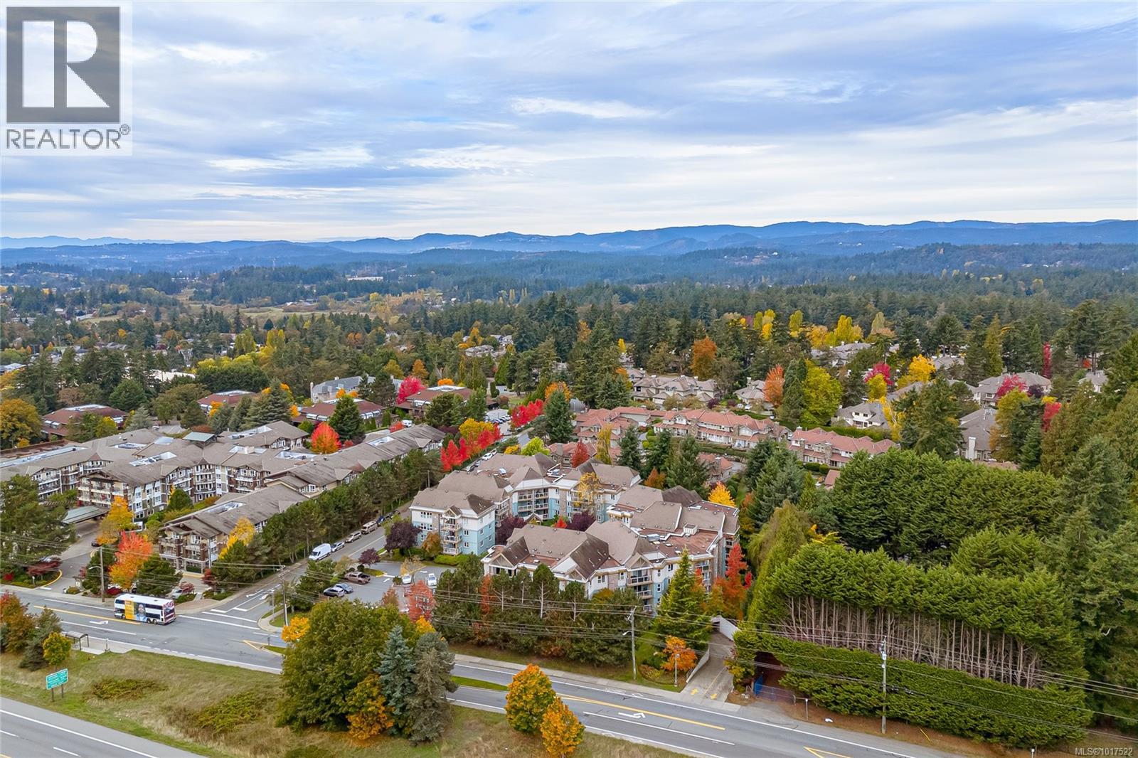211 490 Marsett Place, Saanich