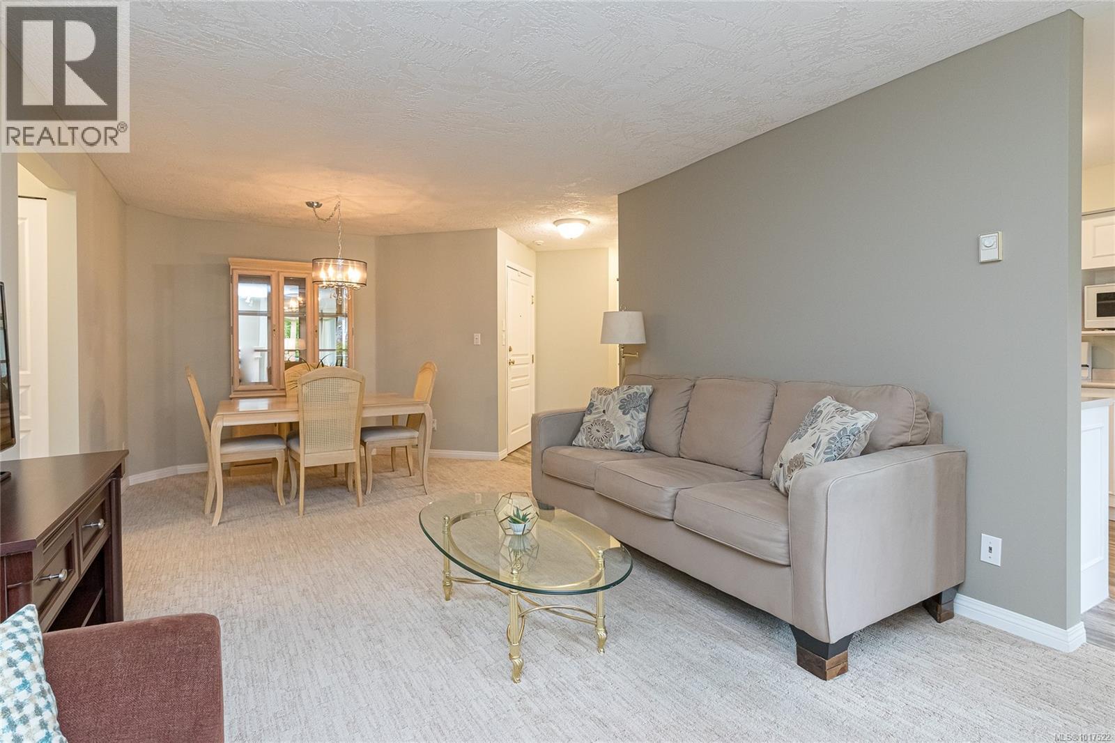 211 490 Marsett Place, Saanich