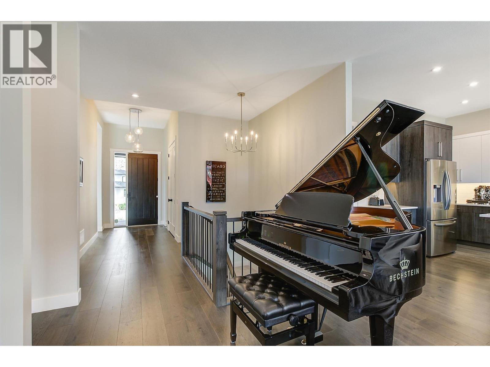  1049 Loseth Drive, Kelowna