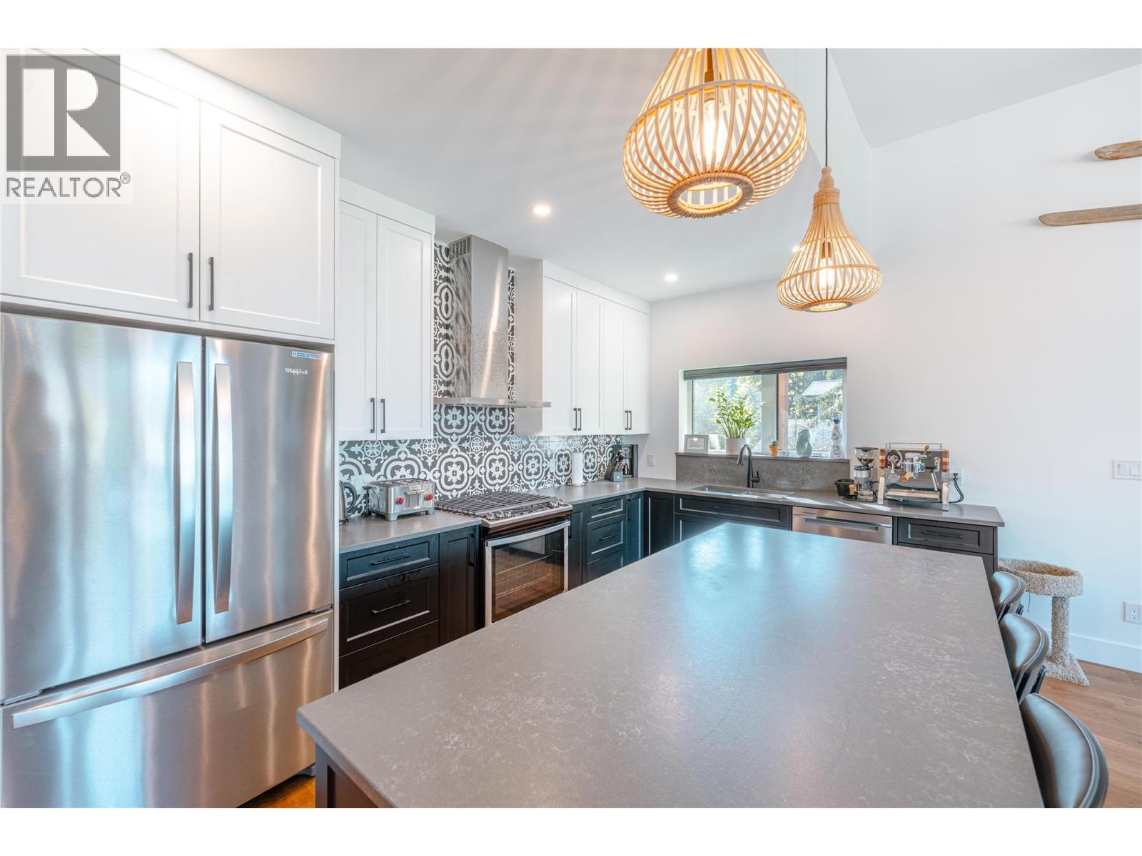 1570 Hiob Road, Revelstoke