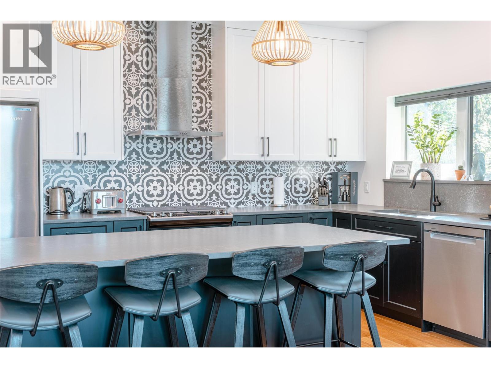 1570 Hiob Road, Revelstoke