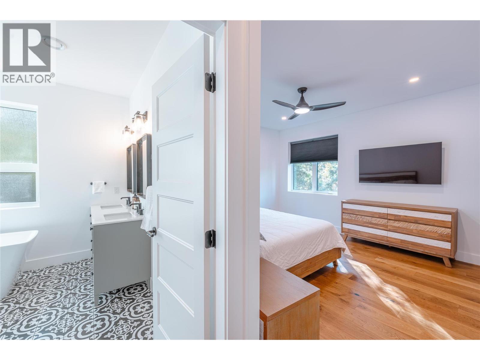 1570 Hiob Road, Revelstoke