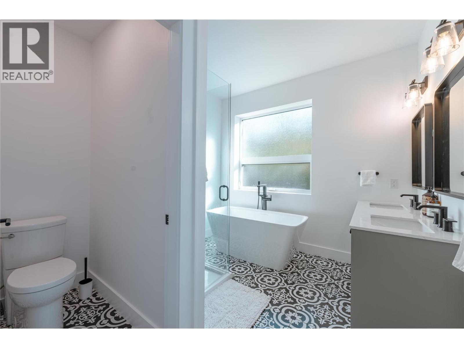 1570 Hiob Road, Revelstoke