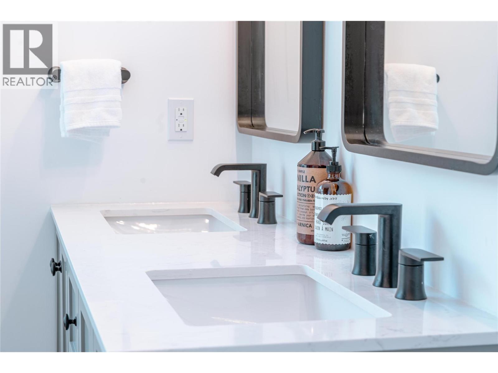 1570 Hiob Road, Revelstoke