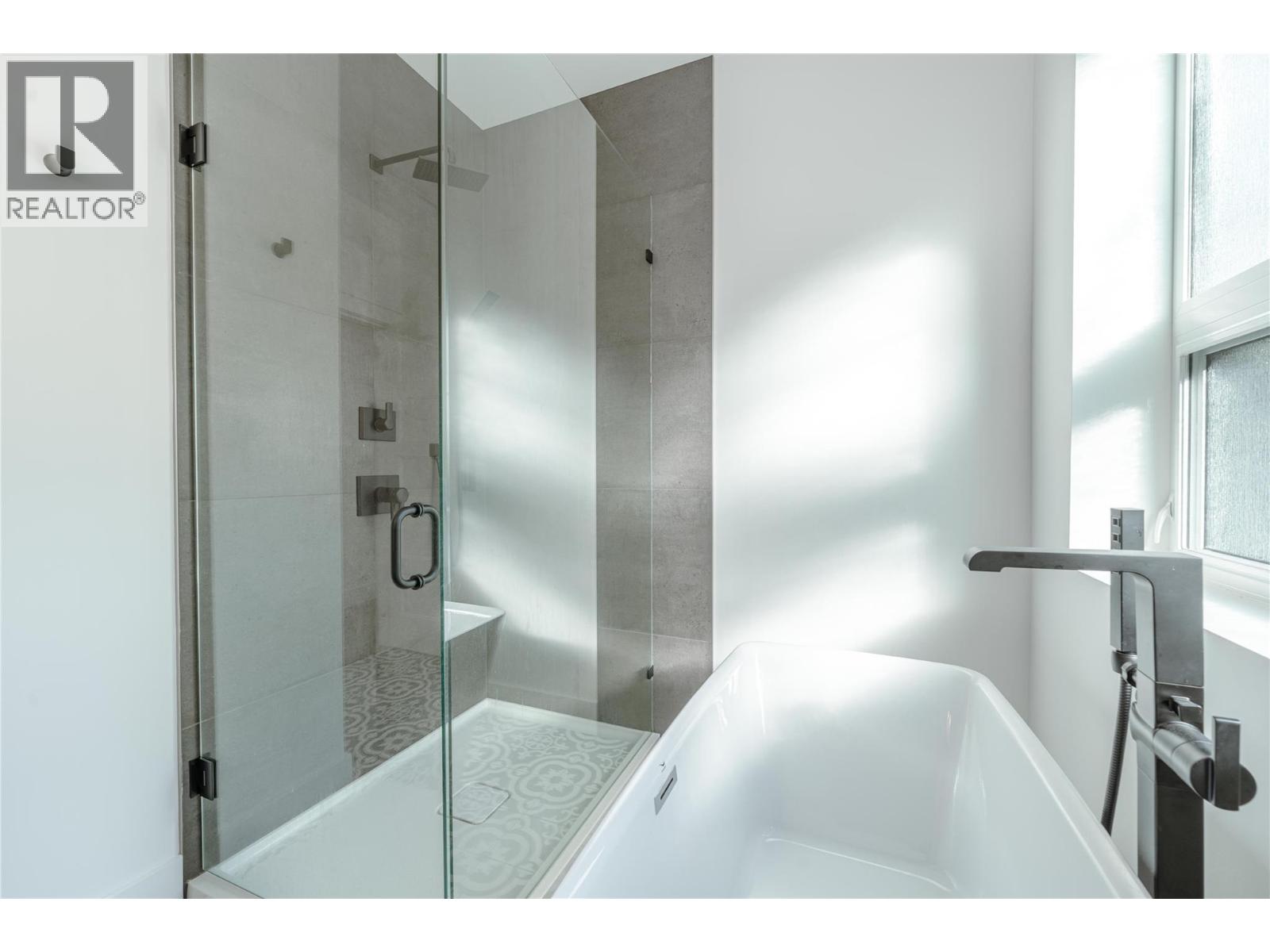 1570 Hiob Road, Revelstoke