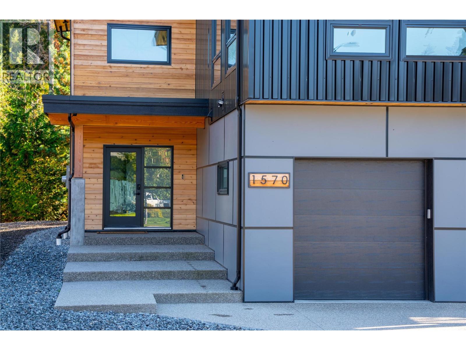 1570 Hiob Road, Revelstoke