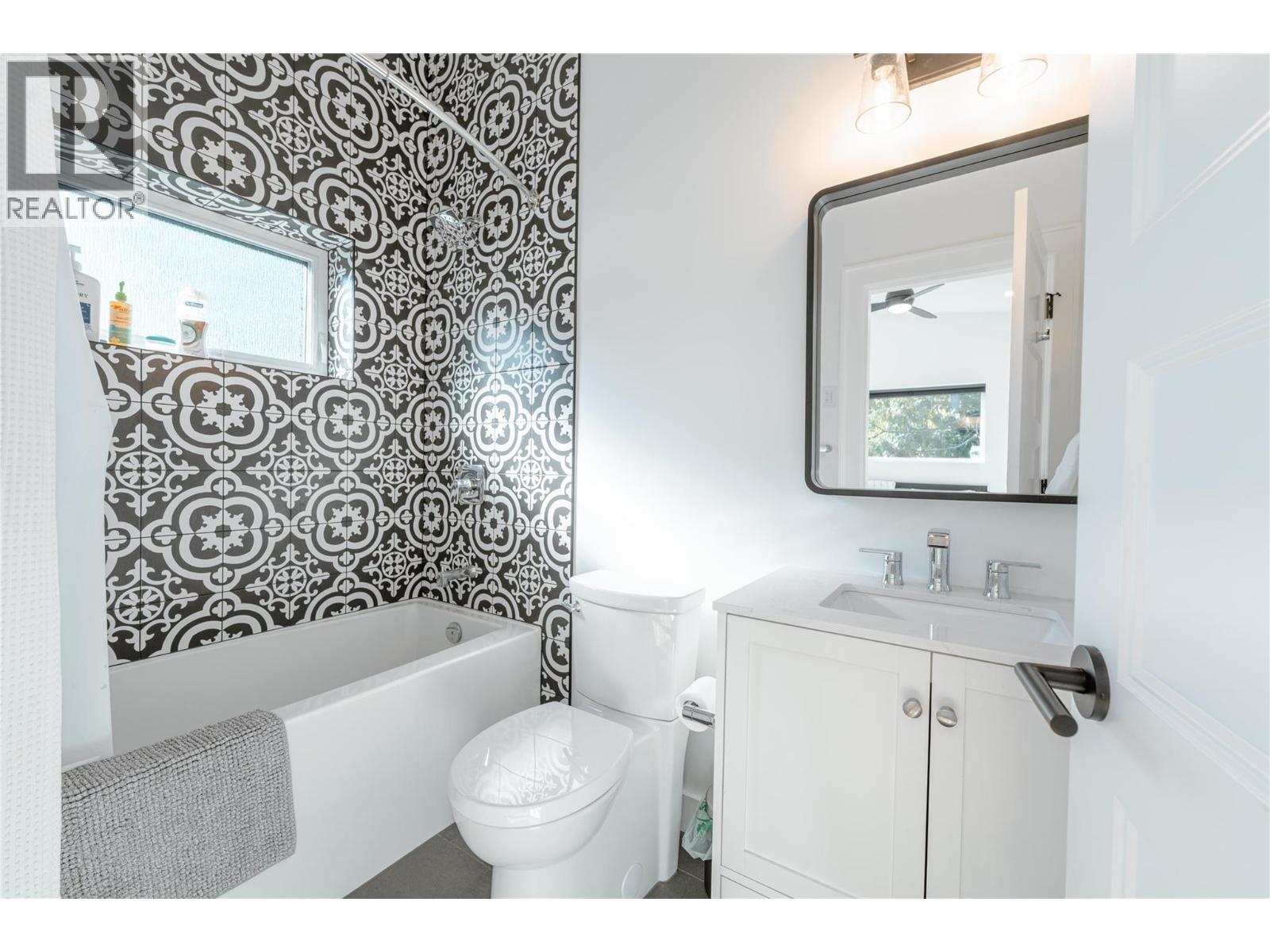 1570 Hiob Road, Revelstoke