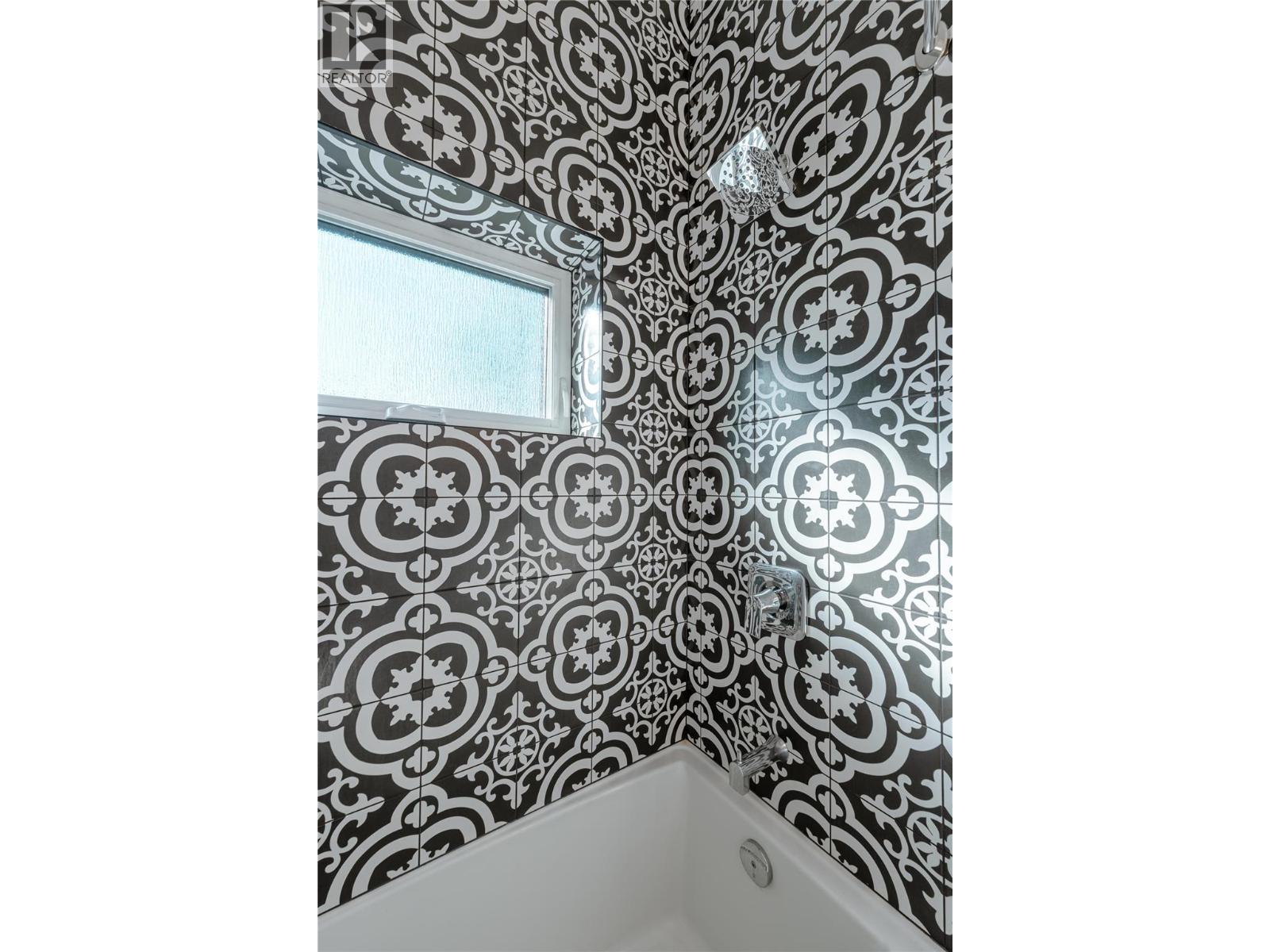 1570 Hiob Road, Revelstoke