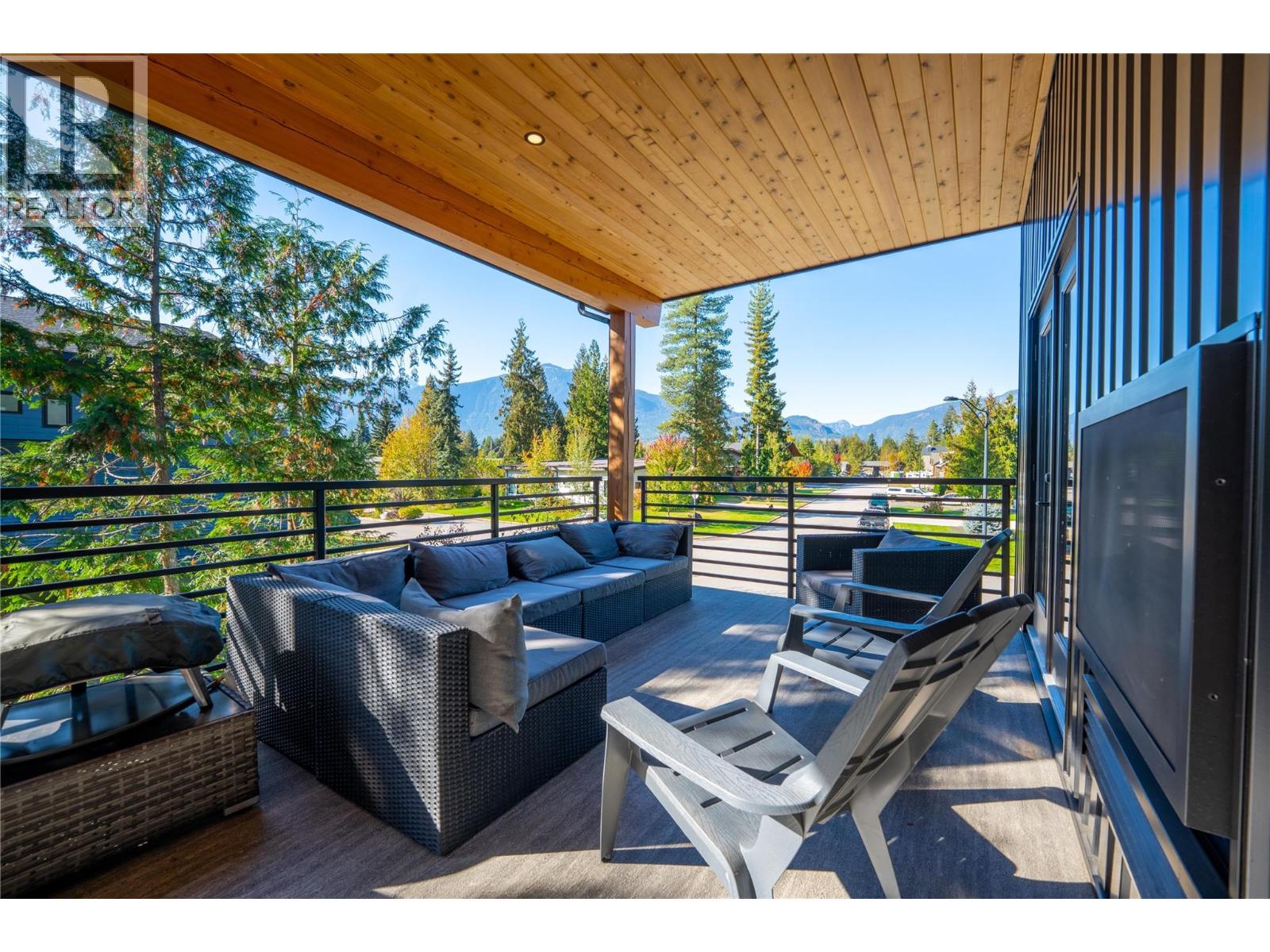 1570 Hiob Road, Revelstoke