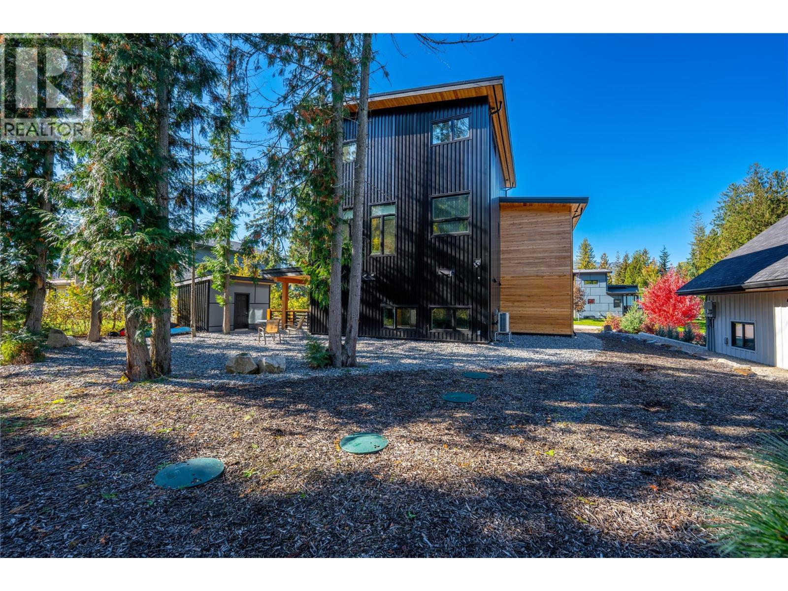 1570 Hiob Road, Revelstoke