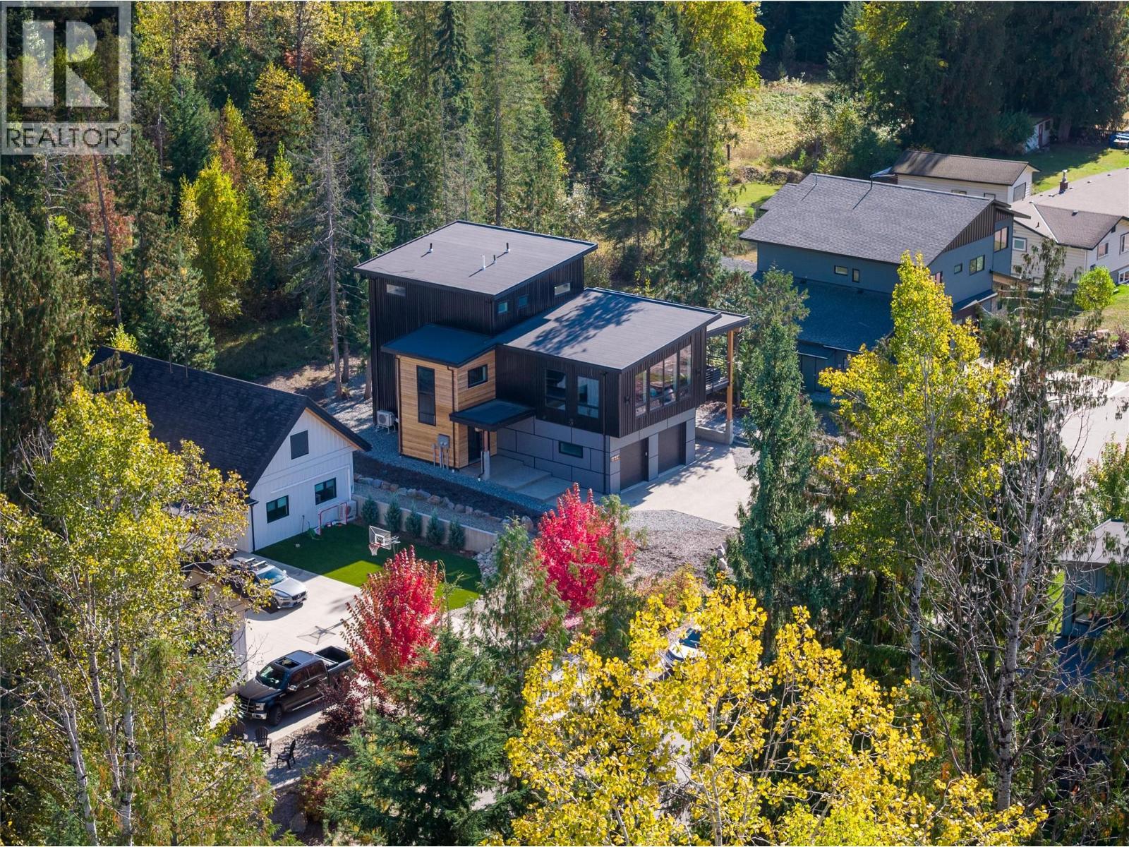 1570 Hiob Road, Revelstoke