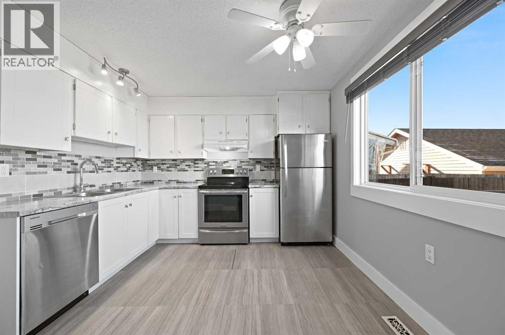 Single Family House for Sale in  Castlegreen Close NE Castleridge Calgary 