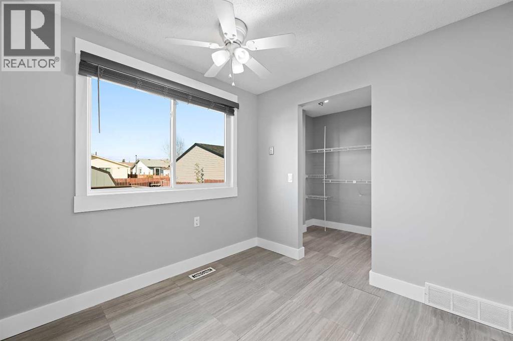 Single Family House for Sale in  Castlegreen Close NE Castleridge Calgary 