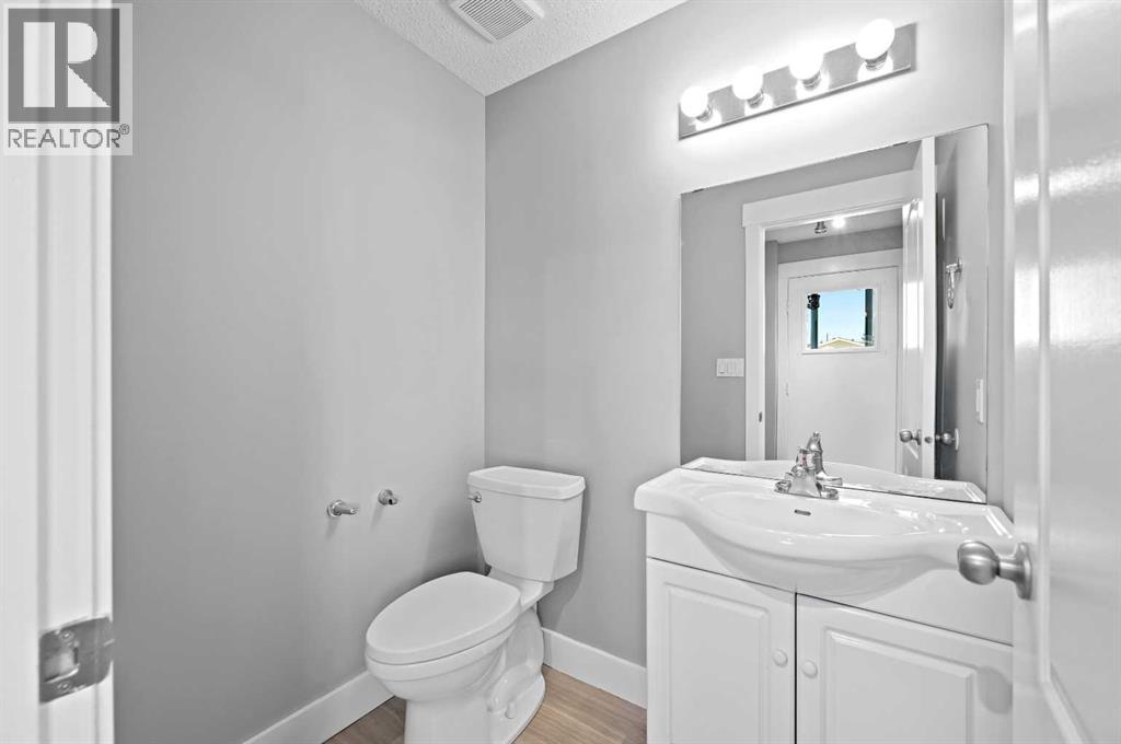 Single Family House for Sale in  Castlegreen Close NE Castleridge Calgary 