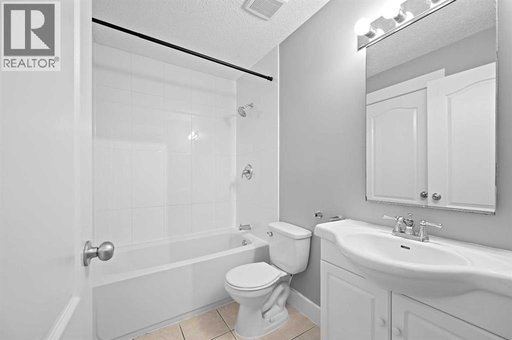 Single Family House for Sale in  Castlegreen Close NE Castleridge Calgary 