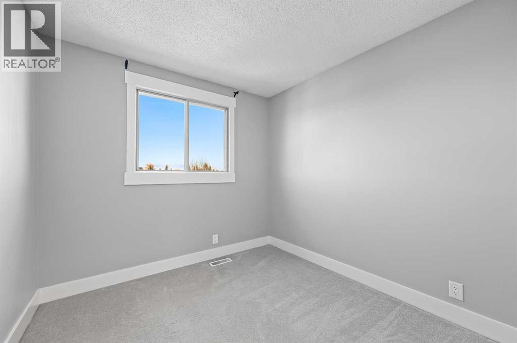 Single Family House for Sale in  Castlegreen Close NE Castleridge Calgary 