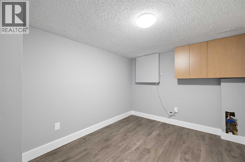 Single Family House for Sale in  Castlegreen Close NE Castleridge Calgary 