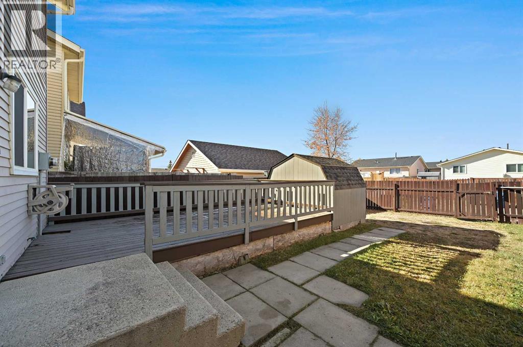 Single Family House for Sale in  Castlegreen Close NE Castleridge Calgary 