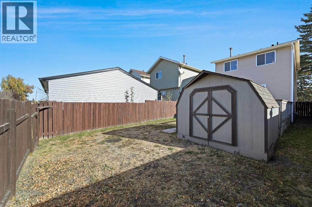 Single Family House for Sale in  Castlegreen Close NE Castleridge Calgary 