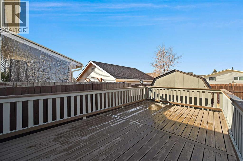 Single Family House for Sale in  Castlegreen Close NE Castleridge Calgary 