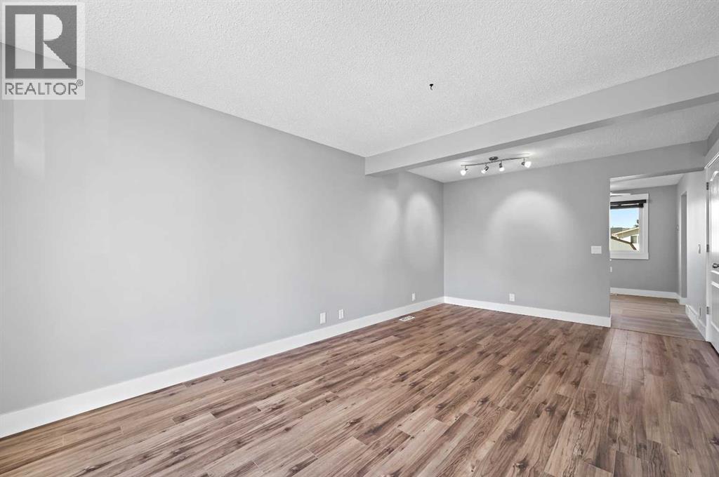 Single Family House for Sale in  Castlegreen Close NE Castleridge Calgary 