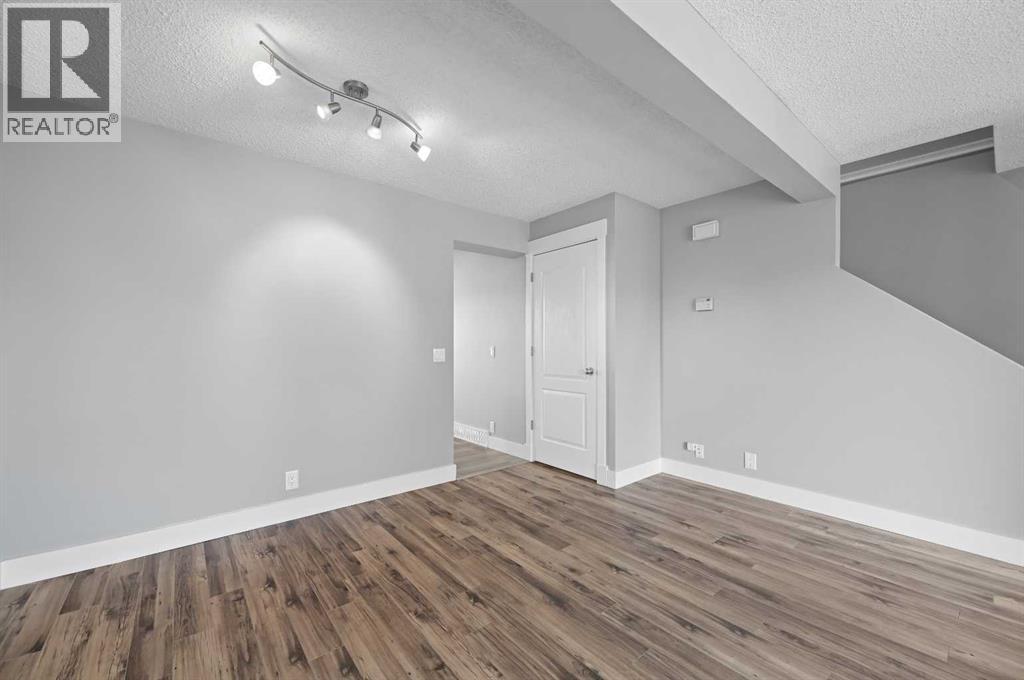Single Family House for Sale in  Castlegreen Close NE Castleridge Calgary 