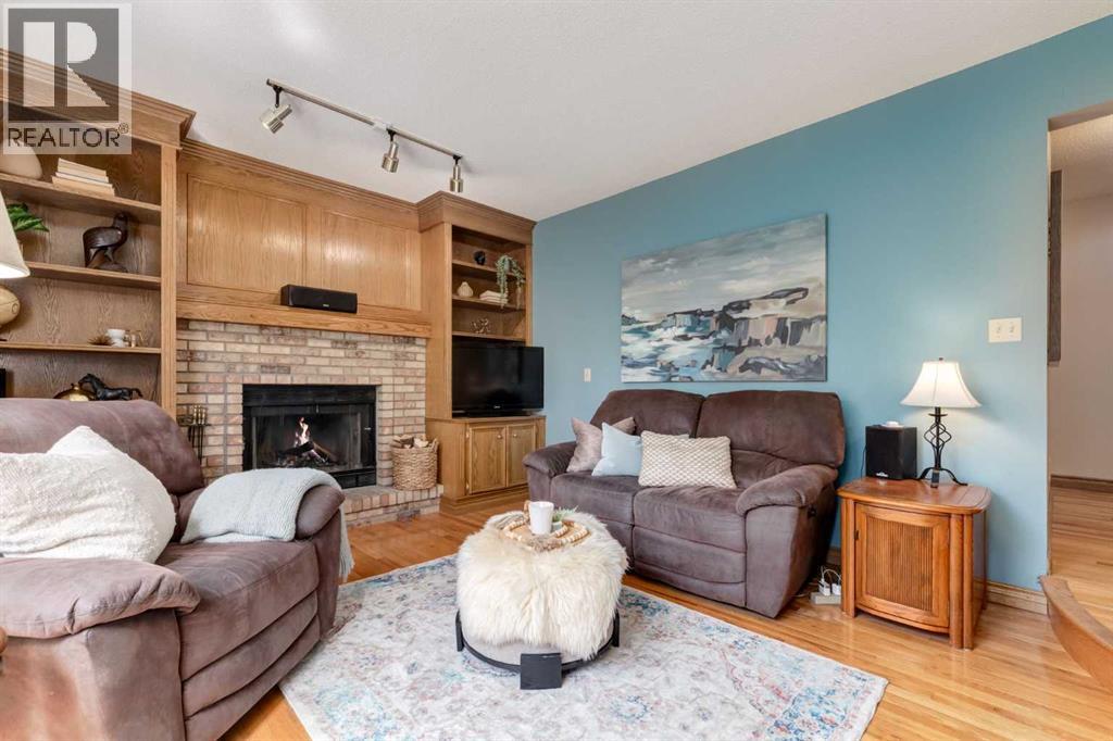 Single Family House for Sale in  Canterbury Court SW Canyon Meadows Calgary 