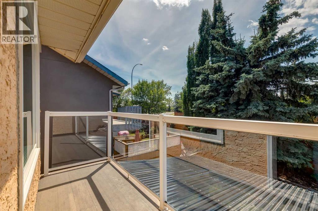 Single Family House for Sale in  Canterbury Court SW Canyon Meadows Calgary 