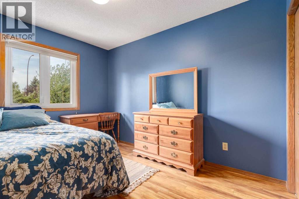 Single Family House for Sale in  Canterbury Court SW Canyon Meadows Calgary 