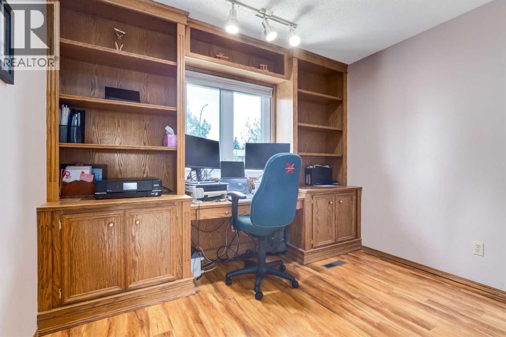 Single Family House for Sale in  Canterbury Court SW Canyon Meadows Calgary 