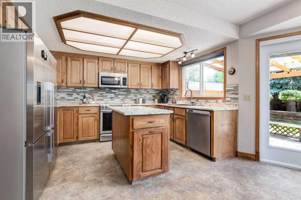 Single Family House for Sale in  Canterbury Court SW Canyon Meadows Calgary 