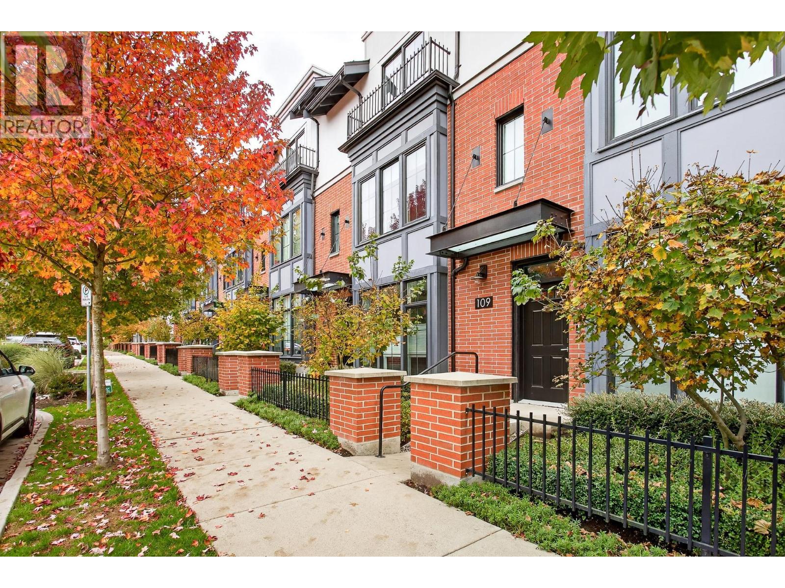 109 2070 CURLING ROAD - Photo 4 of 40, North Vancouver, British Columbia