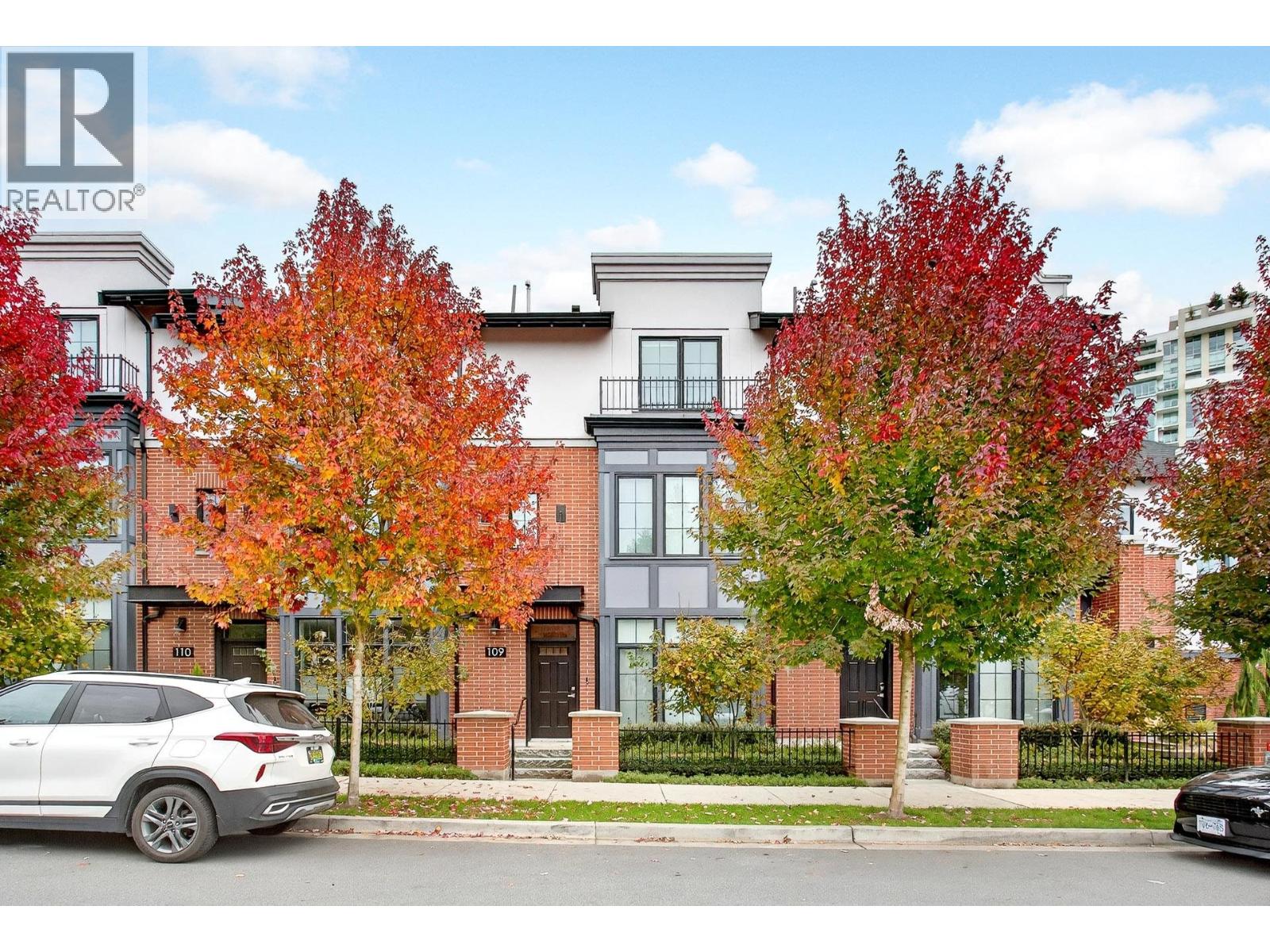 109 2070 CURLING ROAD - Photo 2 of 40, North Vancouver, British Columbia