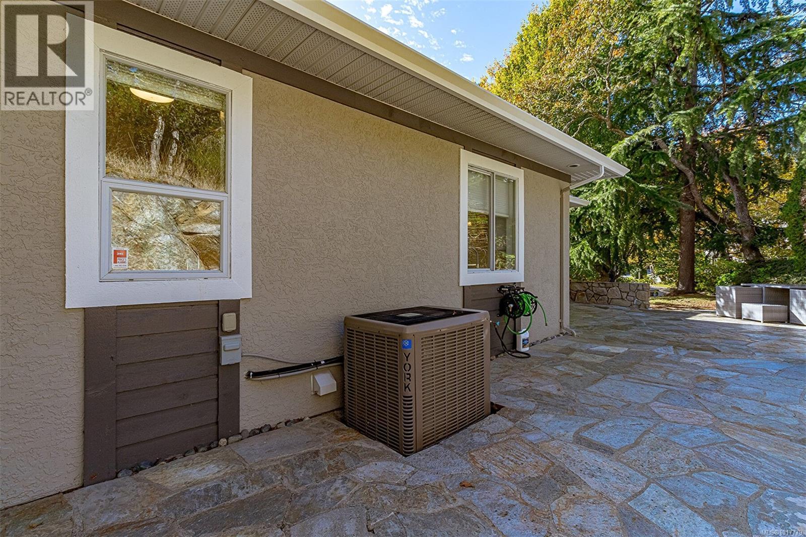  1062 Valewood Trail, Saanich