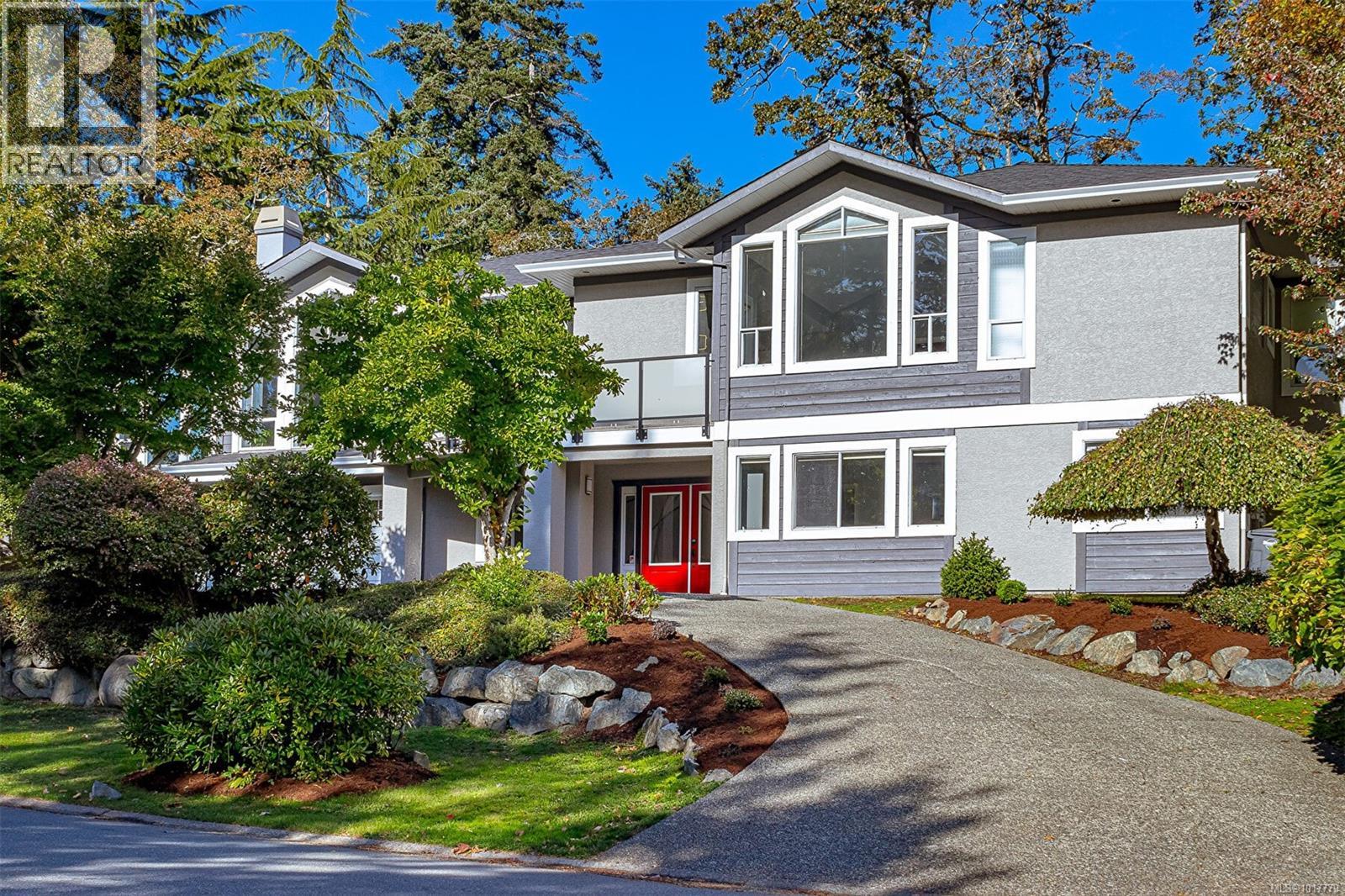  1062 Valewood Trail, Saanich