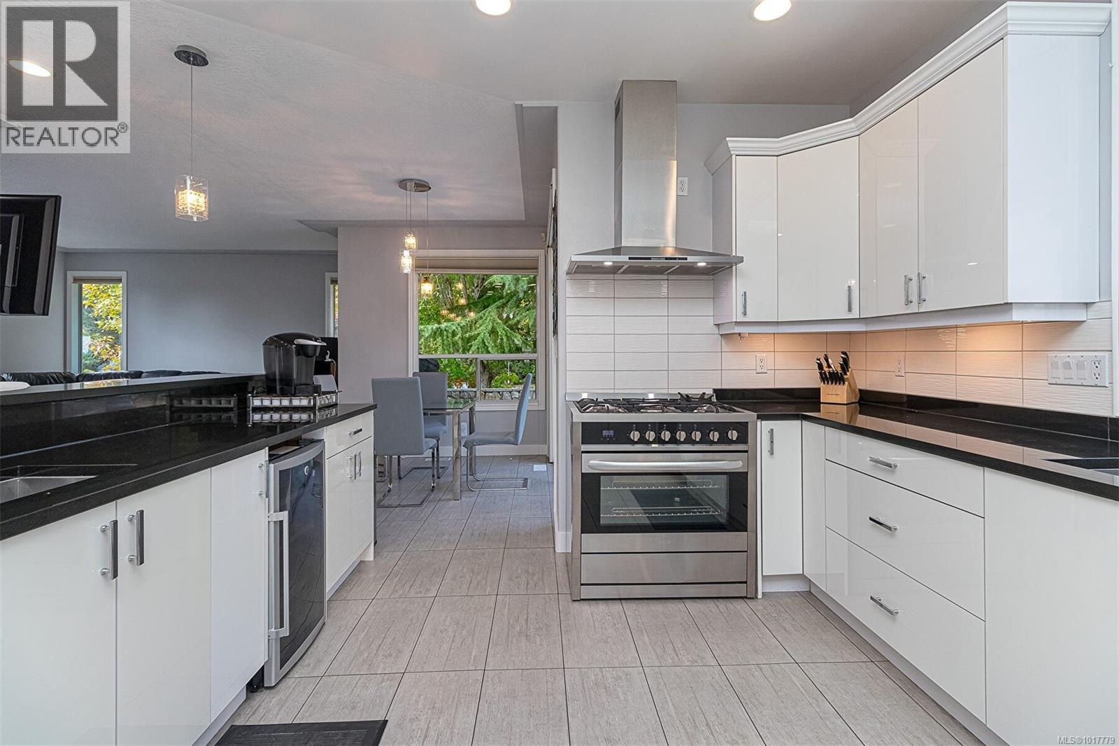  1062 Valewood Trail, Saanich
