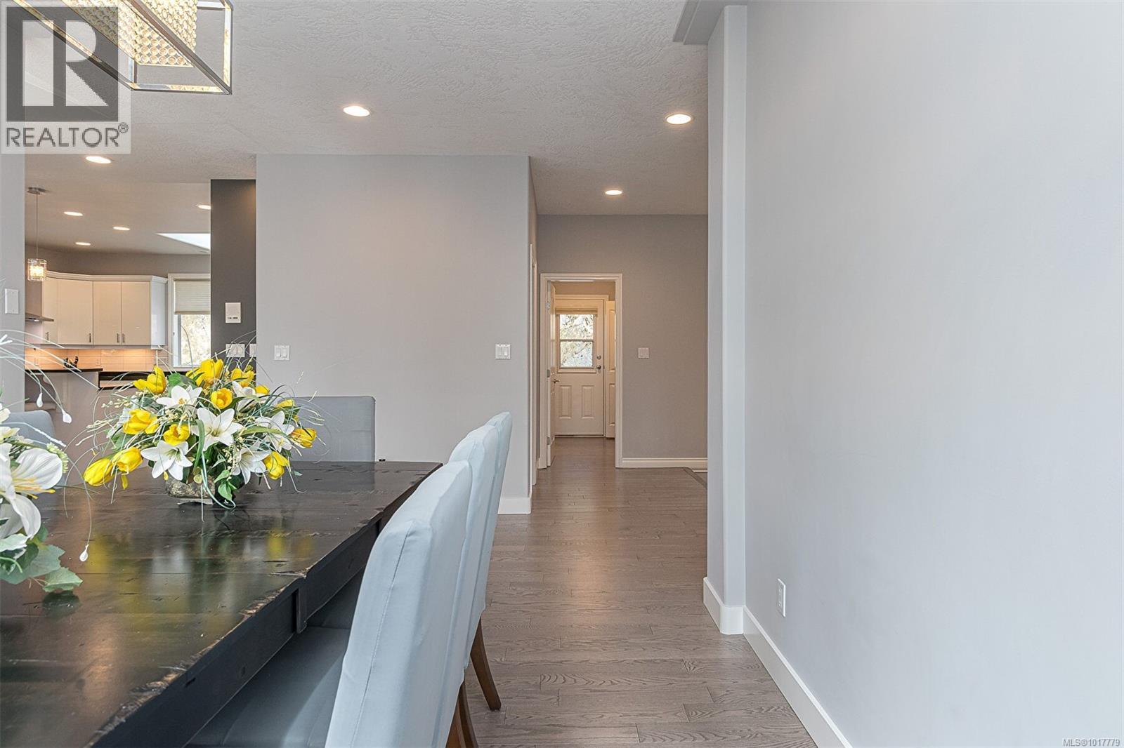  1062 Valewood Trail, Saanich