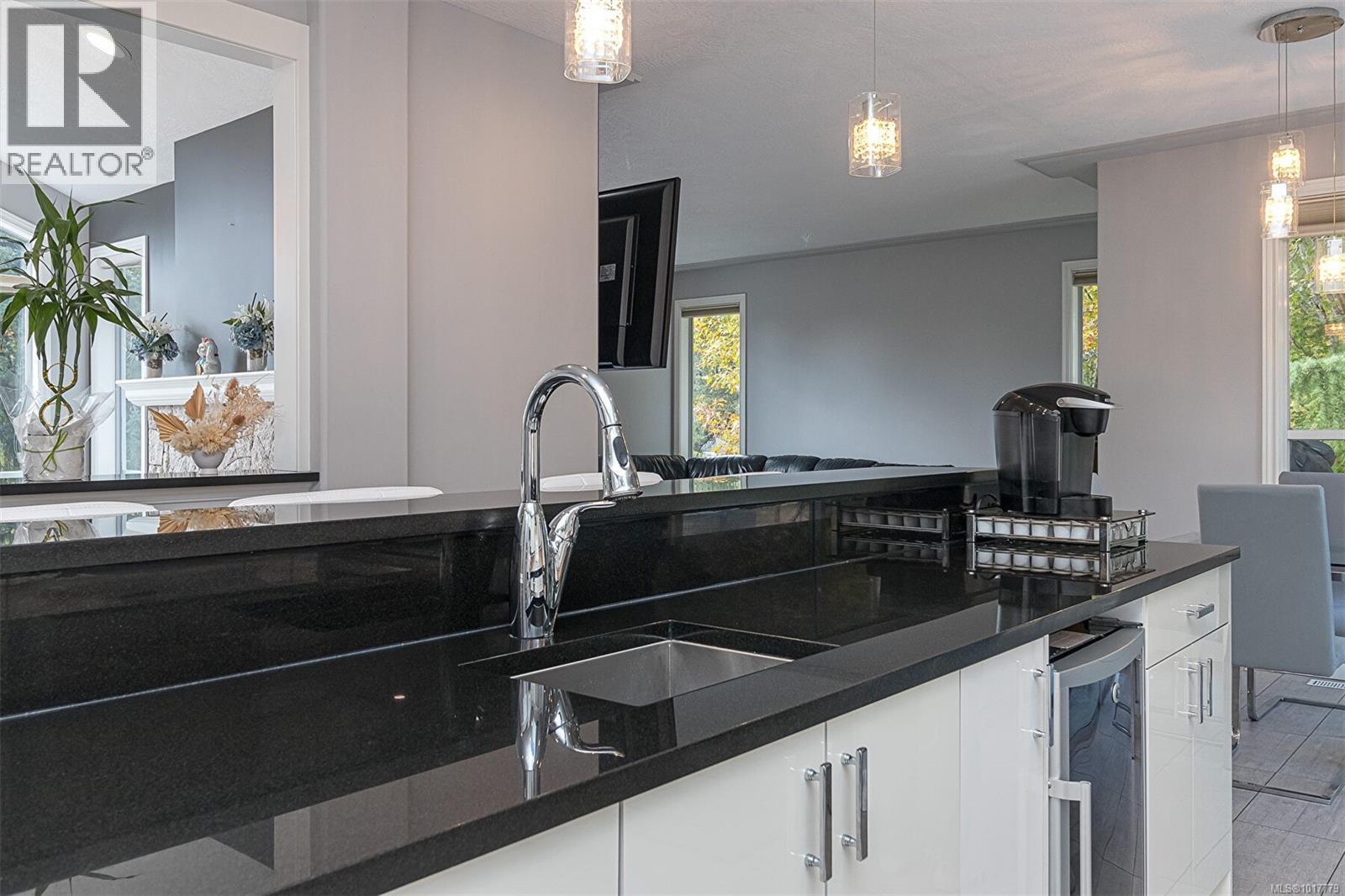  1062 Valewood Trail, Saanich