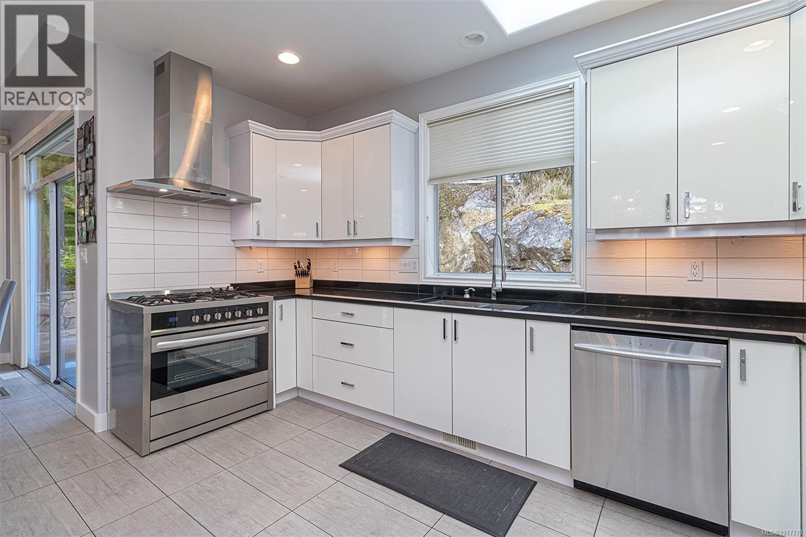  1062 Valewood Trail, Saanich