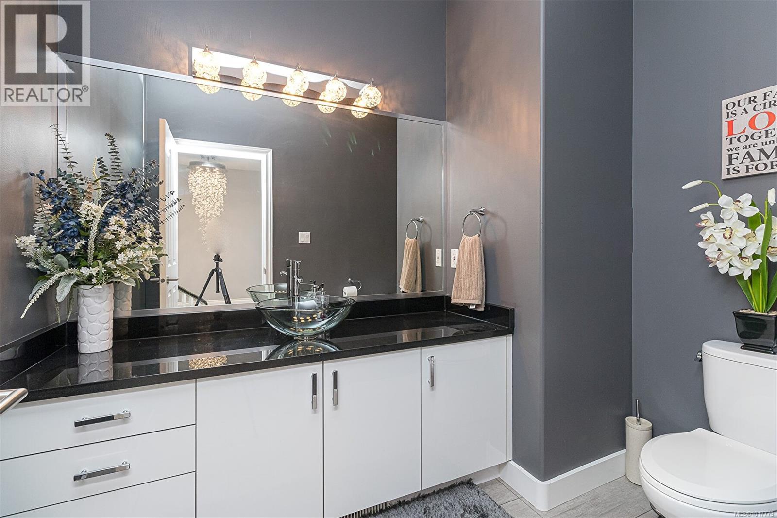  1062 Valewood Trail, Saanich