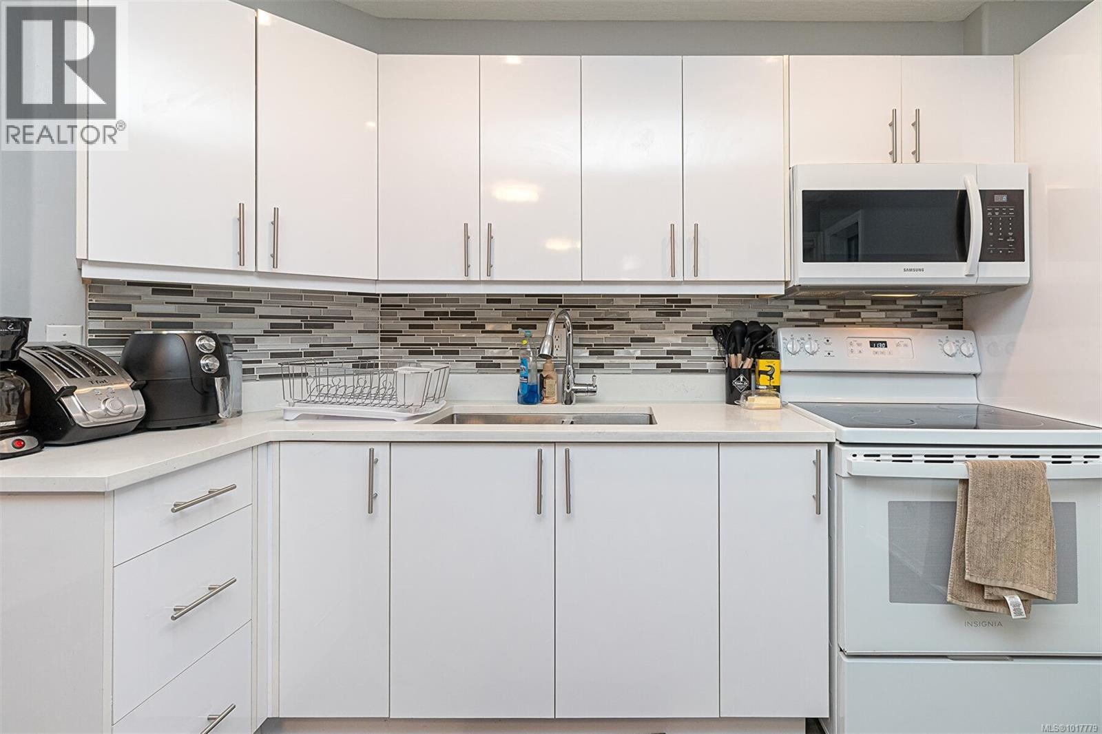  1062 Valewood Trail, Saanich