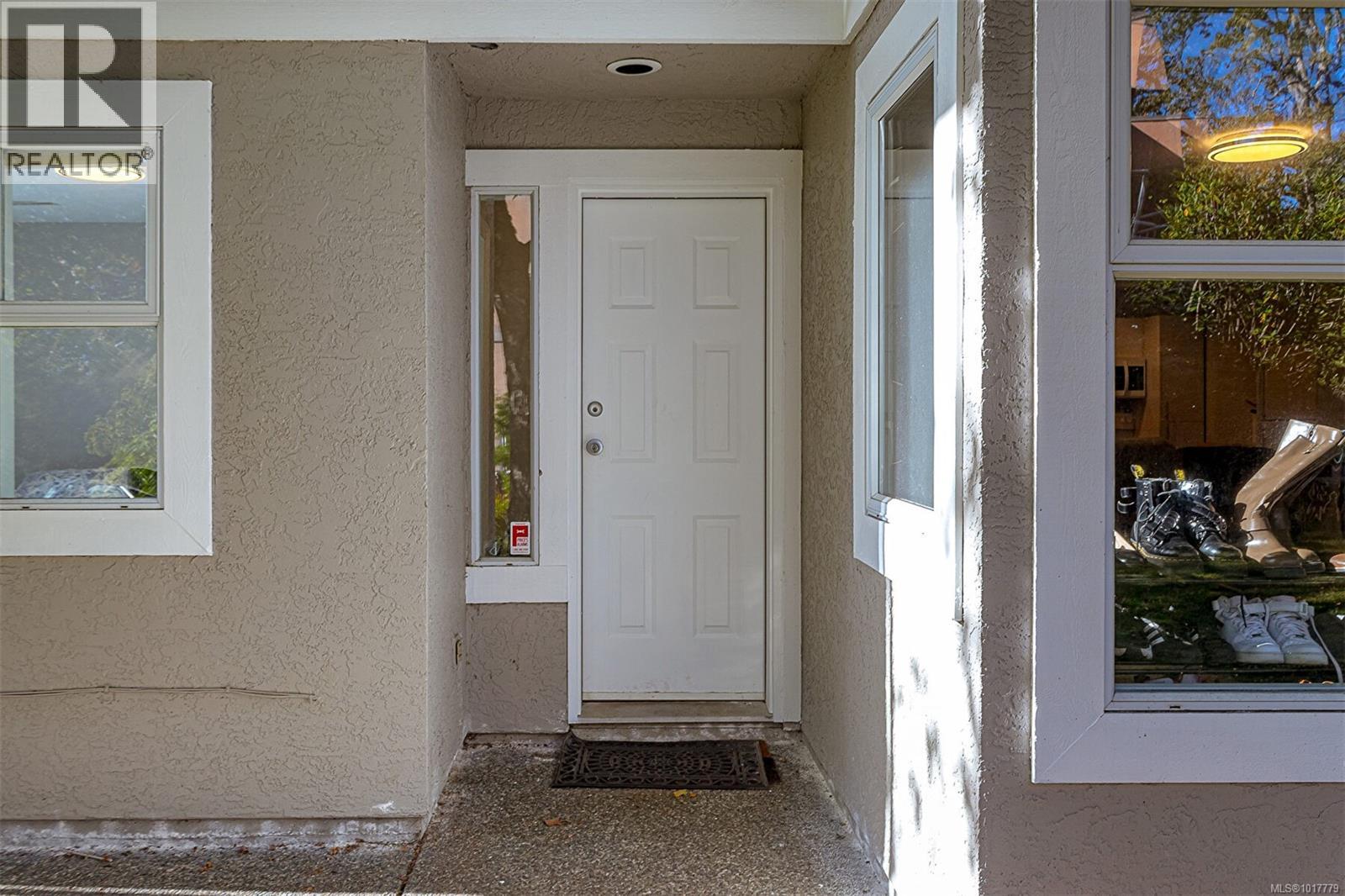  1062 Valewood Trail, Saanich