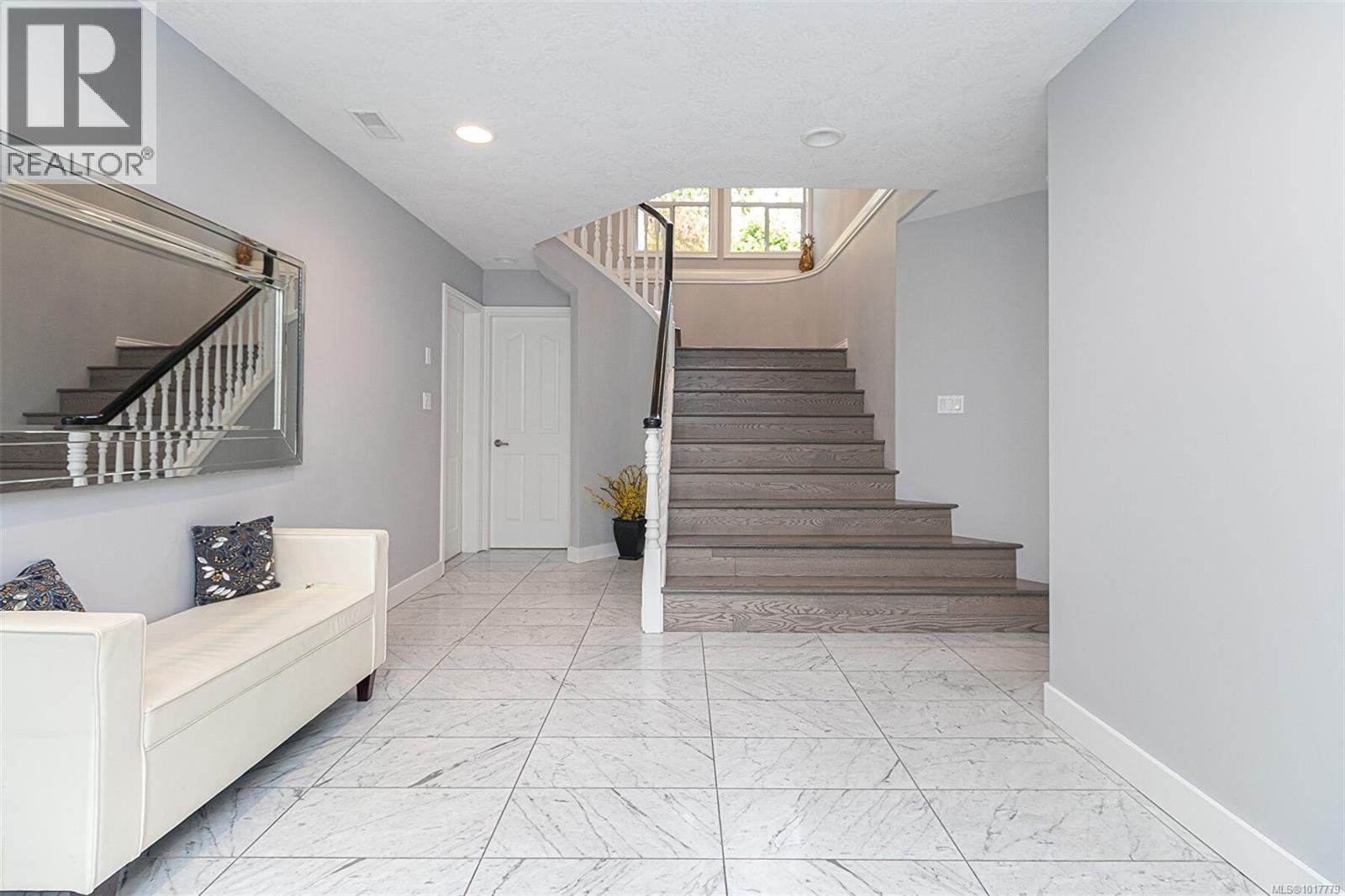  1062 Valewood Trail, Saanich
