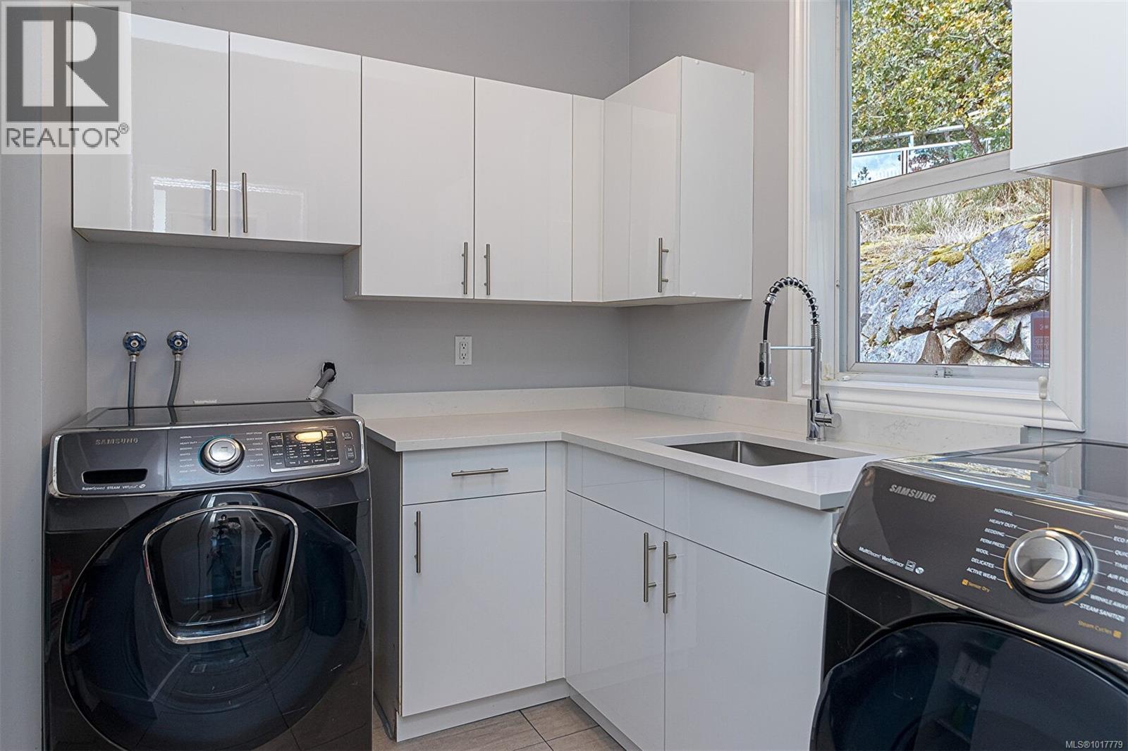  1062 Valewood Trail, Saanich