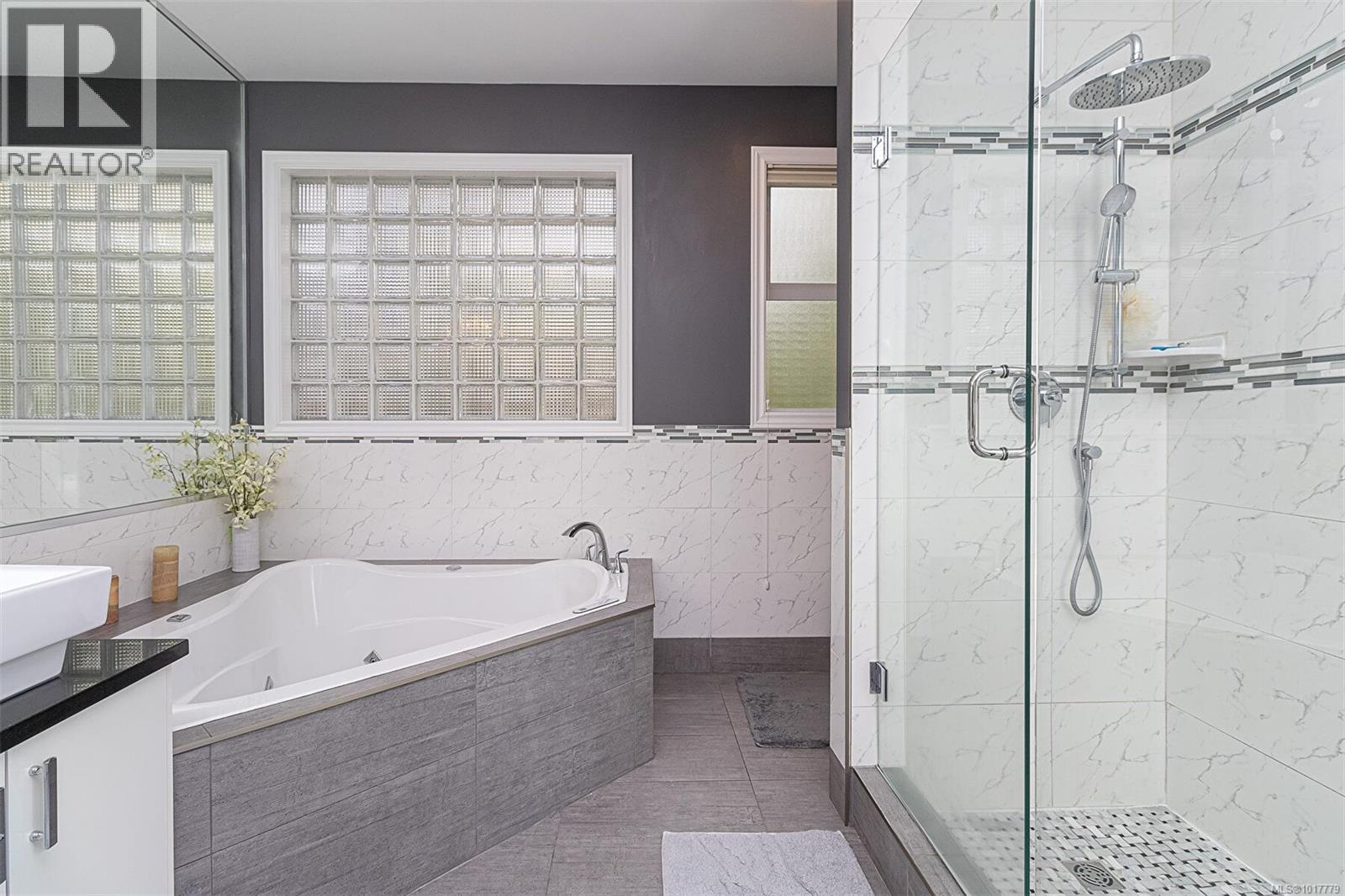  1062 Valewood Trail, Saanich